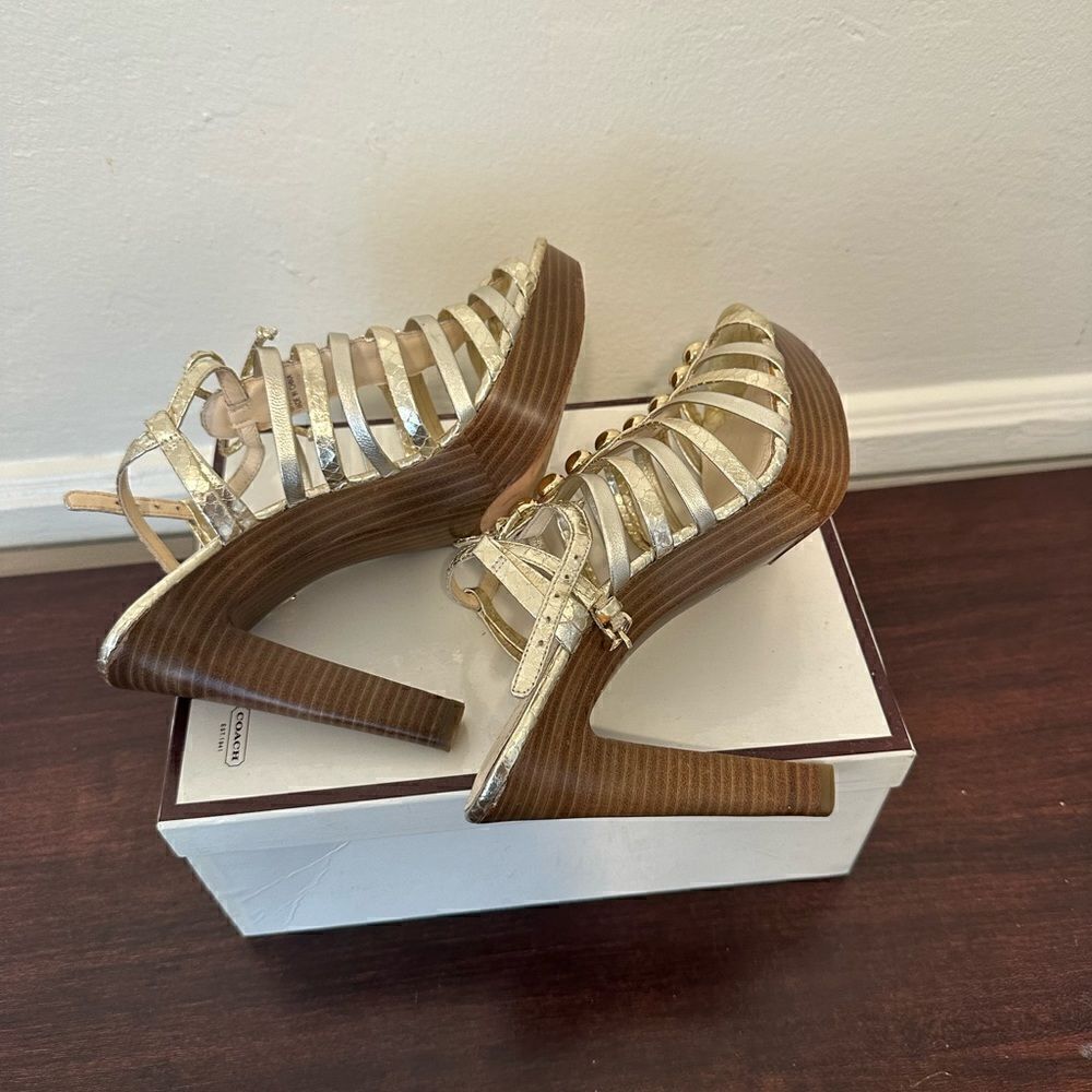Coach Women’s platform heel leather sandal in gold size 7 - Picture 5 of 14